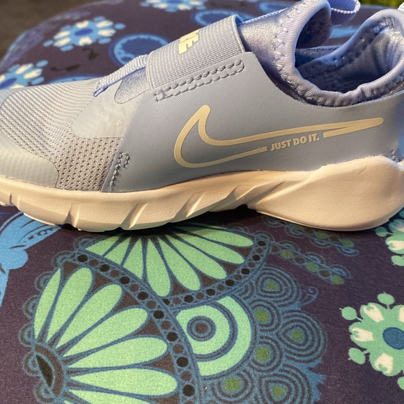 🌻🌻Unisex Nike flex runner brand new size 11 toddler - Picture 5 of 5